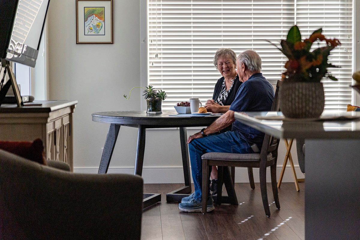 The Residence Kamloops retirement residence senior couple eating in suite