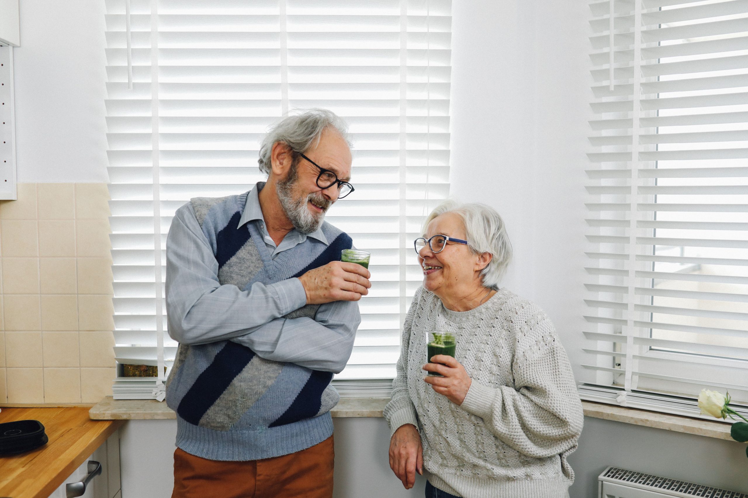 seniors drinking green smoothies